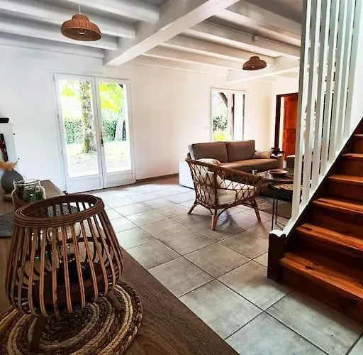 Villa 12 Personnes Proche Oecan, 10 Velos Et 4 Surf Fournis, Entierement Climatisee