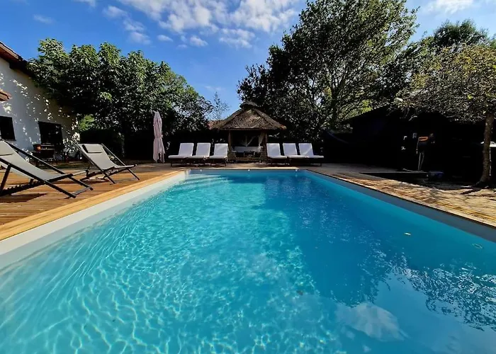 12 Personnes Proche Oecan, 10 Velos Et 4 Surf Fournis, Entierement Climatisee Villa *